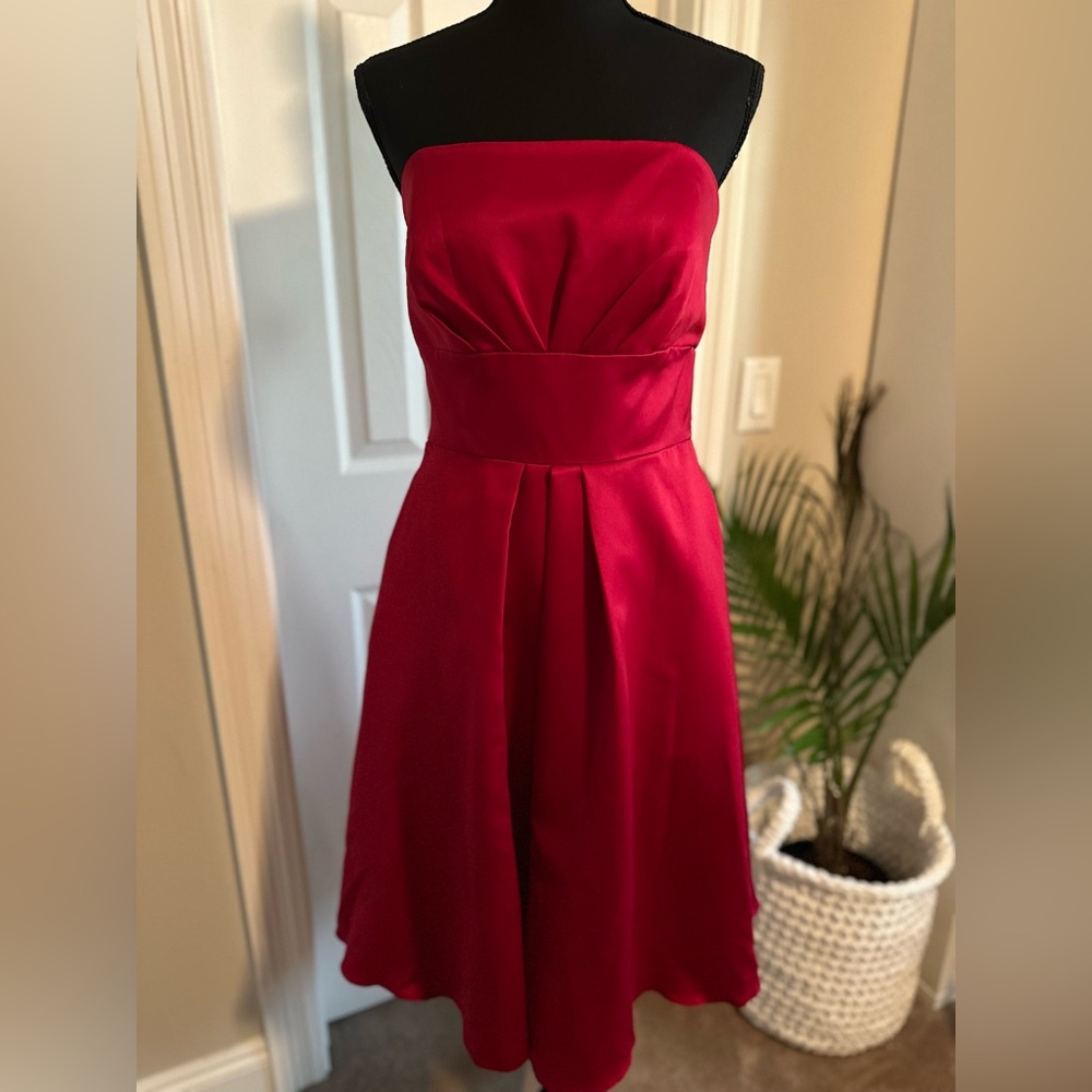 Formal red strapless size 12 with pockets